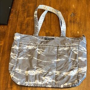 Jujube Super Be Gray White Tote Bag, Pristine, Large, Beach, Diaper, Gym, Travel